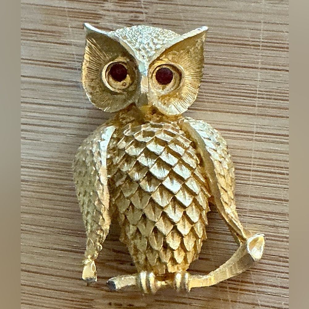 Vintage Owl on Branch Brooch Red Eyes Textured Feather Bird Pin Gold Tone